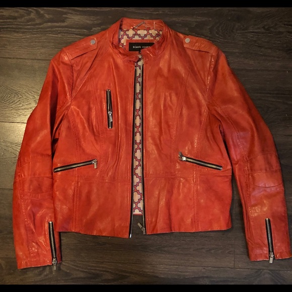 Leather jacket worn but in good condition. - Picture 2 of 5